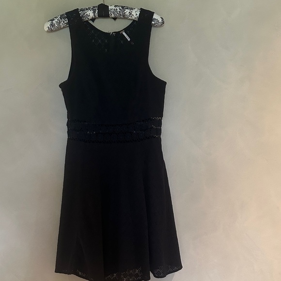 Free People Lacey Eyelet Cutout Dress A-line Mini Daisy Sleeveless Classy - Picture 3 of 6